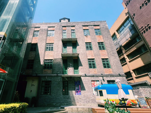 重慶市渝中區著名的景點：戴家巷。適合拍照打卡、週末閒暇度假地！ 