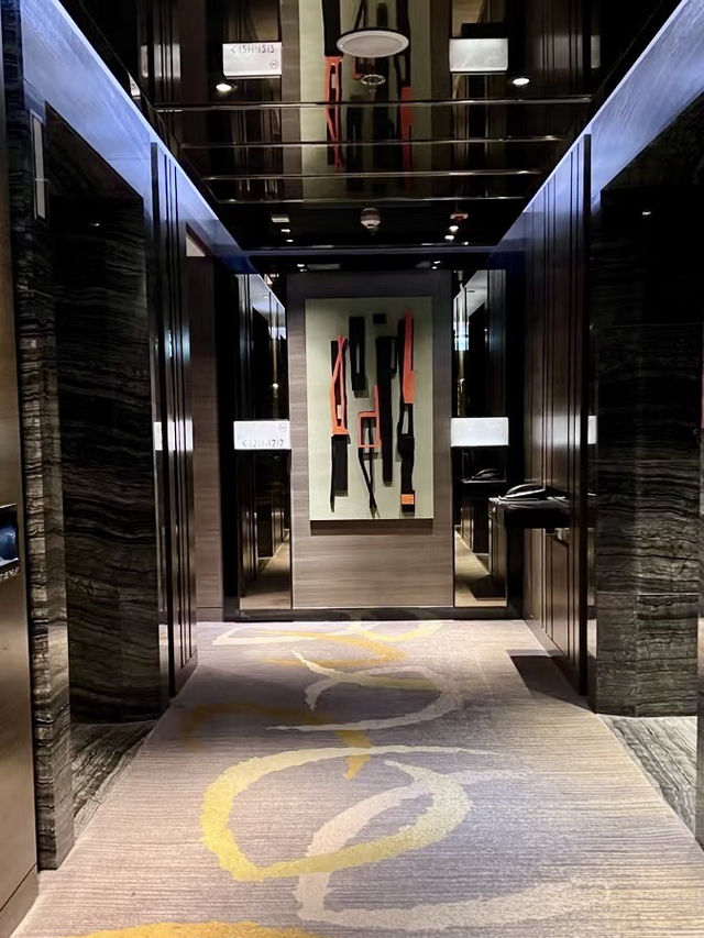 都市光影下的童趣時光：香港九龍東皇冠假日酒店
