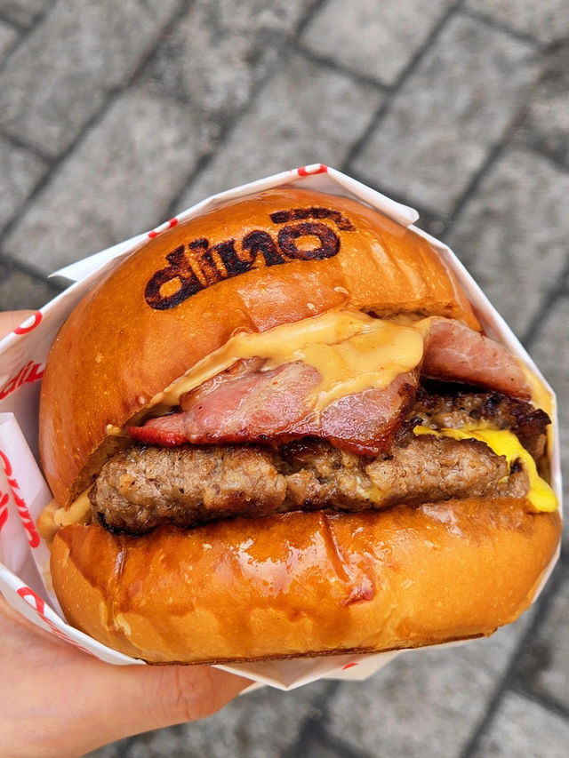 澳門美食必打卡！DINO BURGER花生醬蜜糖煙肉雙層和牛漢堡