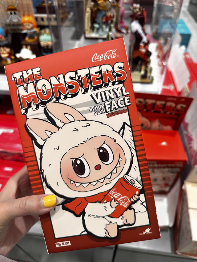 救命！🇹🇭曼谷T21的泡泡瑪特今天直接封神啦🥳！原本只是在Asok換乘，結果鬼使神差走進T21，沒想到晚上快九點還能遇上Labubu有貨，簡直是拆盲盒人的狂喜時刻！ 