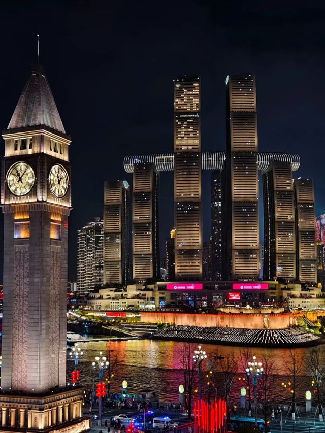 解放碑高空浸池酒店，瞓住睇洪崖洞夜景真係爽到爆！