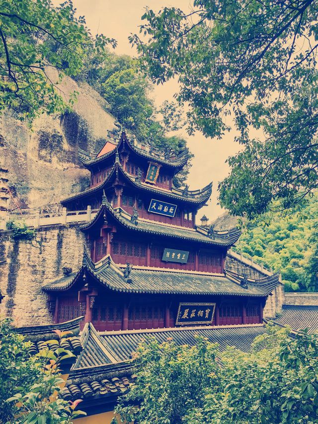 紹興新昌大仏寺　千年の歴史と仏教美術を体験！​​