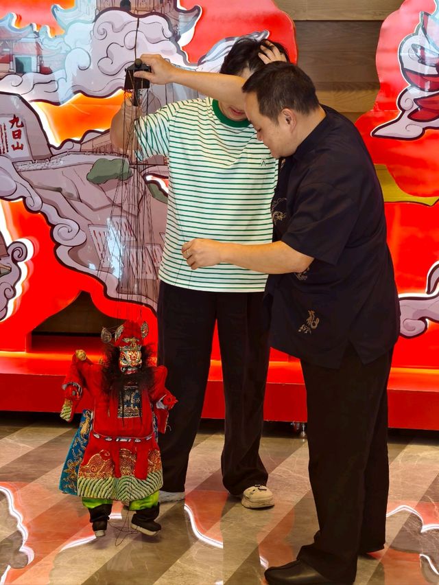 住酒店还能白嫖非遗木偶戏？！这家酒店也太会了吧！🎭✨
