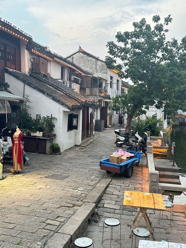 靚靚嘅女朋友當然要襯返靚靚嘅景啦