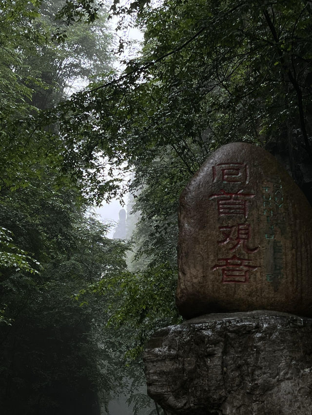 百里峽以徒步峽谷為主，適合鍾意自然風光同輕度探險嘅朋友。