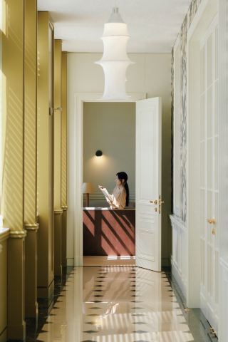 Arriving at the "Spiritual Paris," romance must be intertwined with life