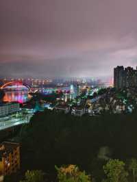 在版納雨林裡住進了現實版《飛屋環遊記》！