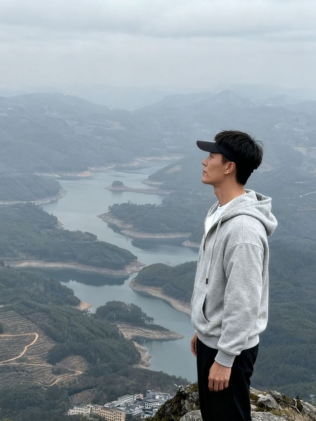 雲海之巔，心之所向：玉皇頂療癒之旅