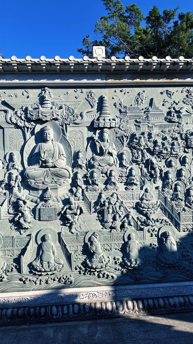 “探秘仙湖弘法寺：入口壁畫的佛韻禪意與祈福之旅”深圳弘法