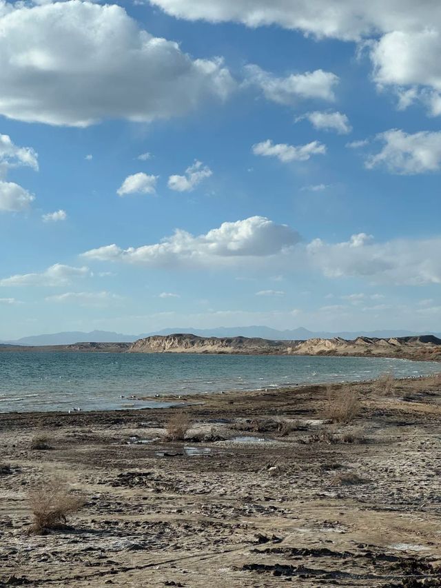 青海托素湖誤入戈壁的藍寶石