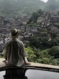 live實拍煙雨繚繞的苗寨也太出片了