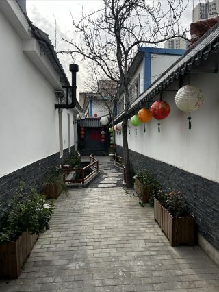 雨の日でも、路地裏にひっそりと佇むこの中国風アフタヌーンティーのお店で写真を撮ることができます！