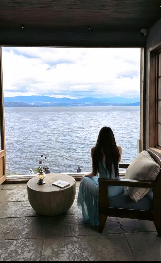 Dali offers healing guesthouses by Erhai Lake for just a few hundred yuan per person, making it super convenient to explore the West Line attractions