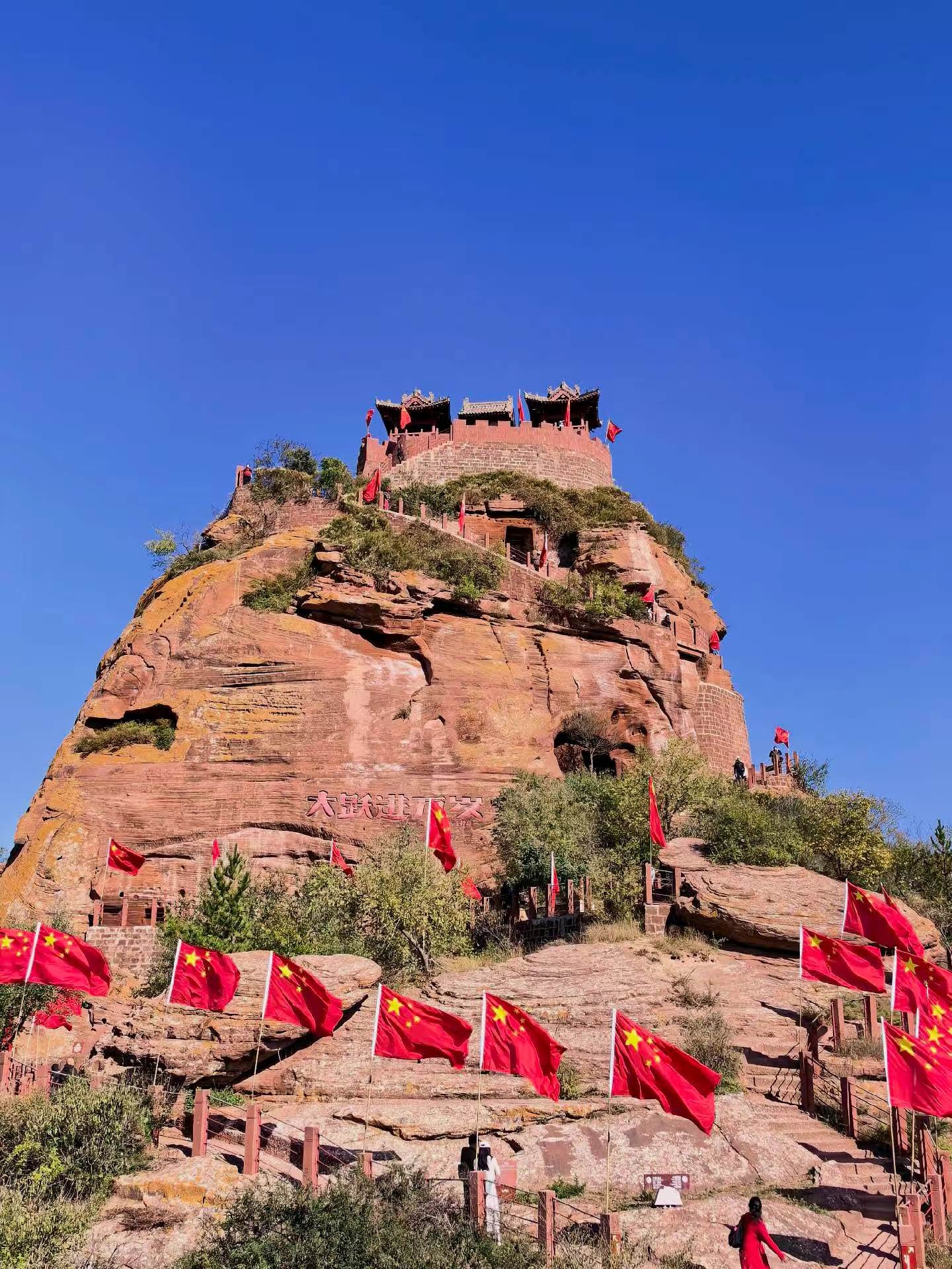 Help! This cliffside fortress is absolutely stunning