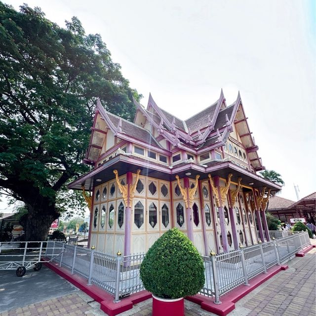 สถานีรถไฟหัวหิน แลนด์มาร์คสุดคลาสสิค ที่ห้ามพลาด