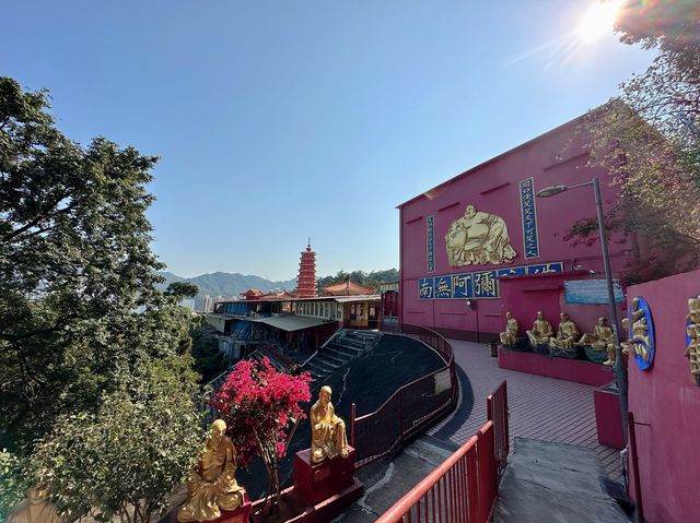 วัดหมื่นพุทธ - Ten Thousand Buddhas Monastery