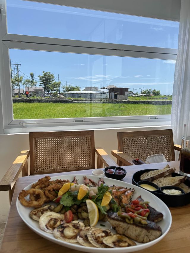 Lunch with a padi field view 