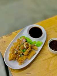 ร้านบะหมี่ฮ่องกงเล็กๆแต่อัดแน่นไปด้วยความอร่อย