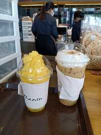 อินทนิล คาเฟ่ คู่คนเดินทางใน