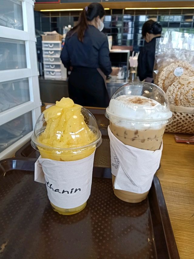 อินทนิล คาเฟ่ คู่คนเดินทางใน
