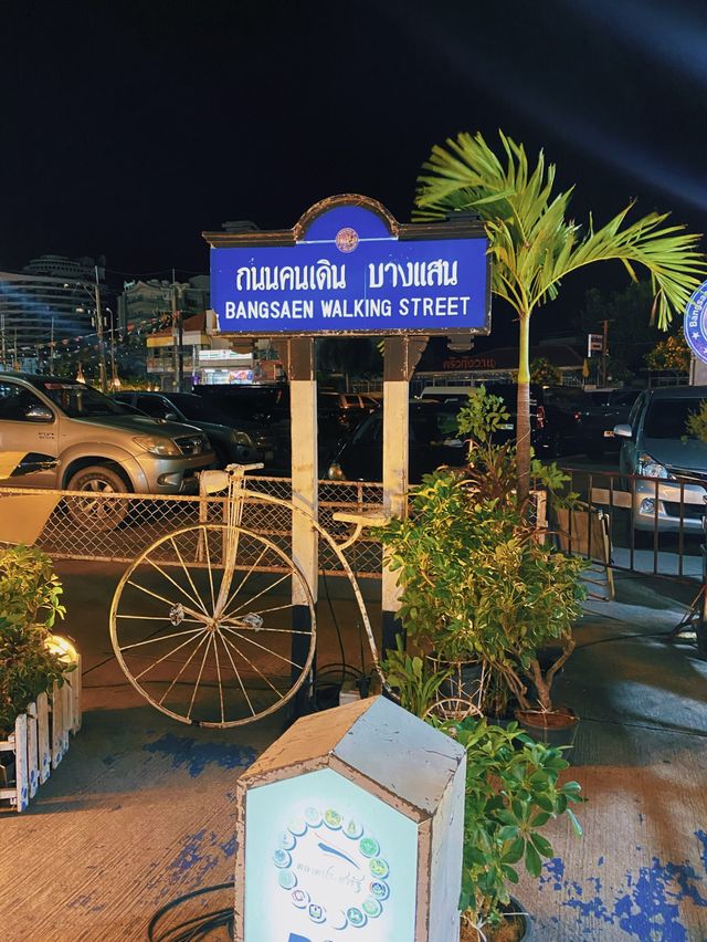 เดินเล่นชิวๆ ถนนคนเดินบางแสน 