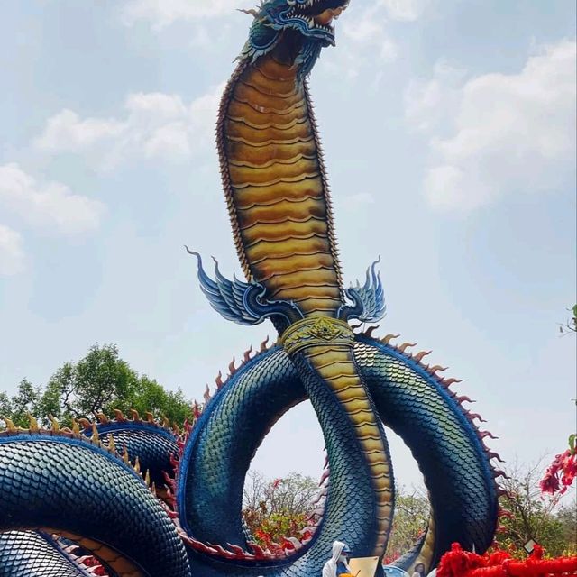 ที่สุดของแลนมาร์ค พญานาคใหญ่ยักษ์ ยกให้ที่นี้เลย