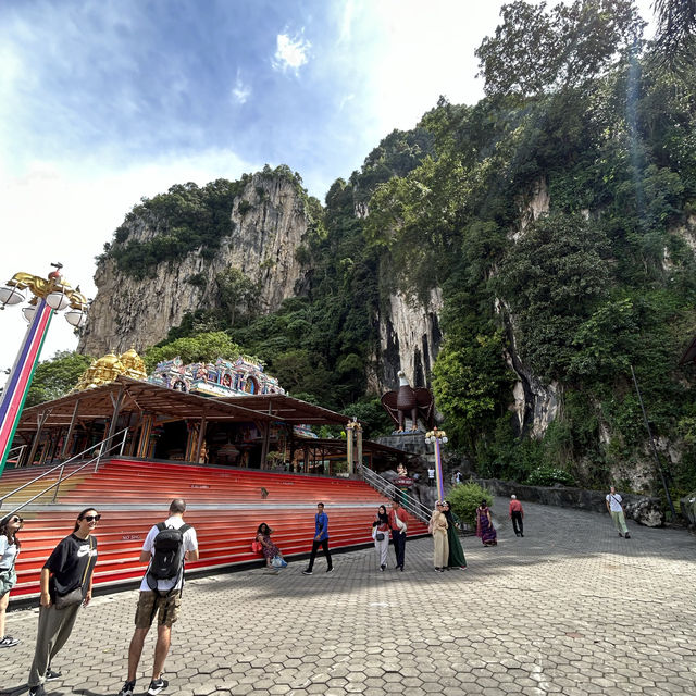 乘搭火車往來黑風洞 ⛰️🛕