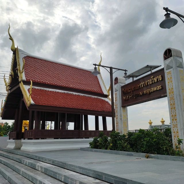 ทางเดินริมน้ำสะพานพุทธ-วัดกัลยา