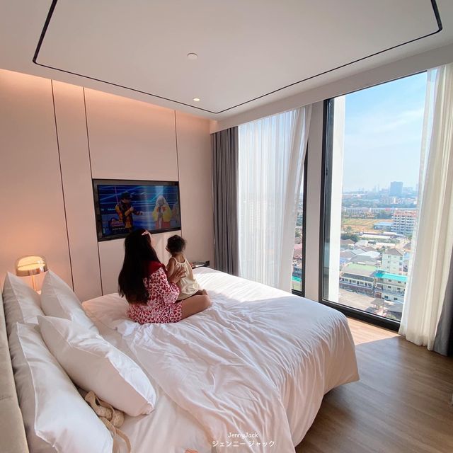 โรงแรมใจกลางเมืองพัทยา ชั้นบนดาดฟ้าคือ Vibes 💫