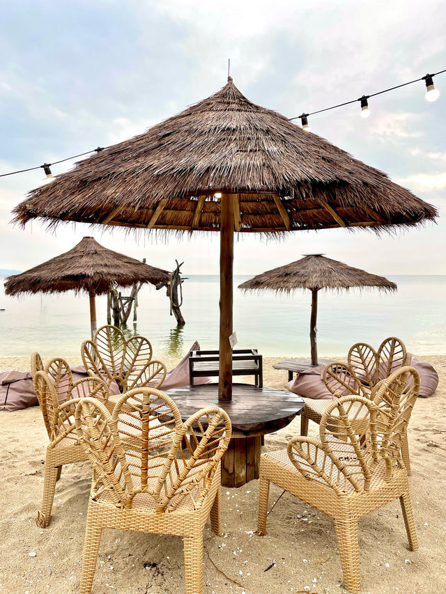 ร้านอาหารวิวสวย Seafood Club Bangsaen