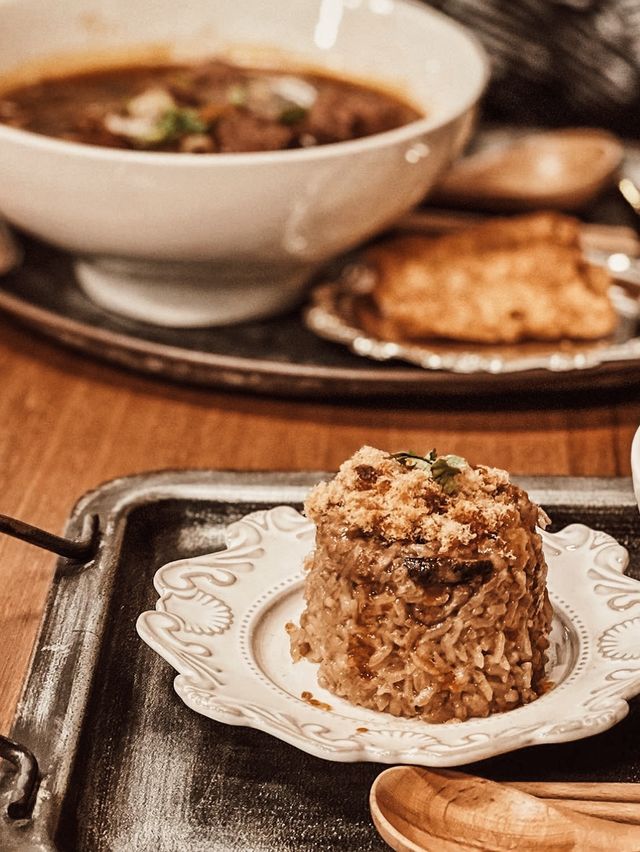 超好拍的木系復古風台南寔藏家溫體牛肉麵米糕🍴
