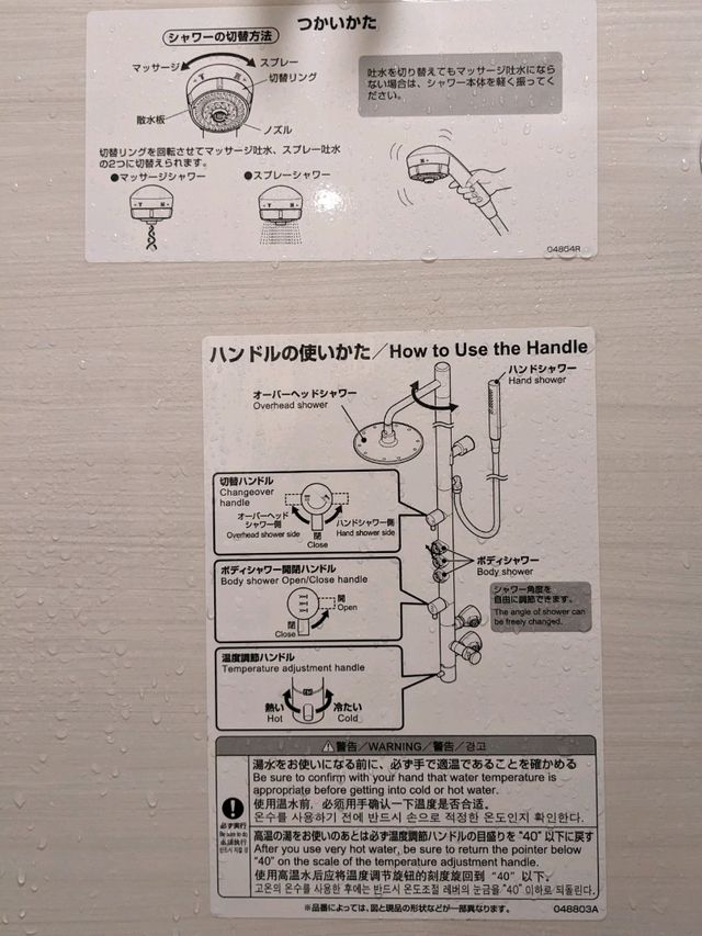 The One Five Kyoto Shijo 広々とした室内の窓際の壁全面のデスク