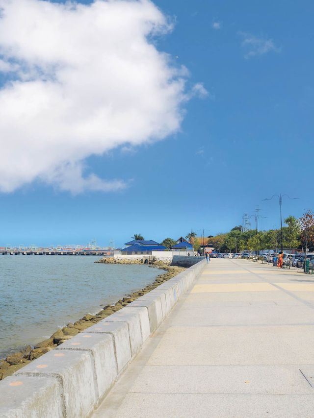 The Esplanade Sea Wall Heritage Trail