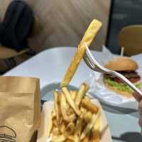 人氣本土Burger店．高質慢煮漢堡扒