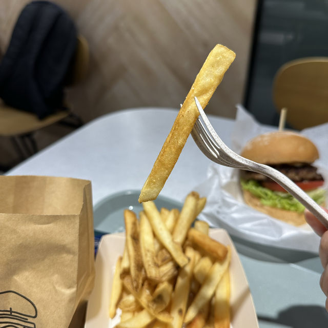 人氣本土Burger店．高質慢煮漢堡扒