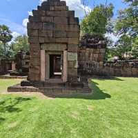 ปราสาทหินสระกำแพงน้อย 