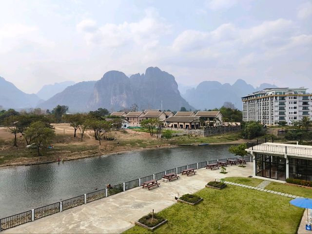 Simon riverside hotel โรงแรมวิวกลักล้าน @วังเวียง