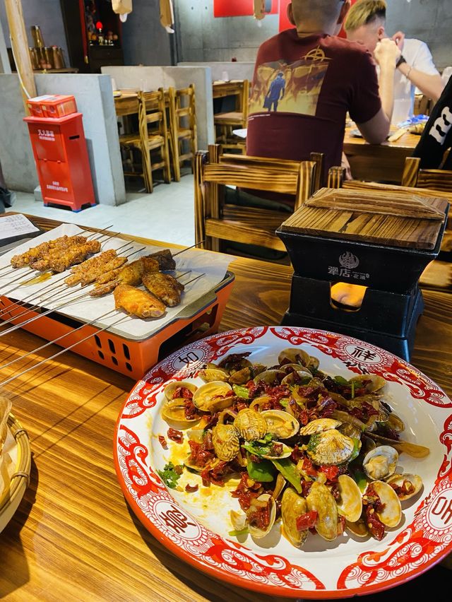 「燒烤天堂!犟店燒烤征服萬千食客」