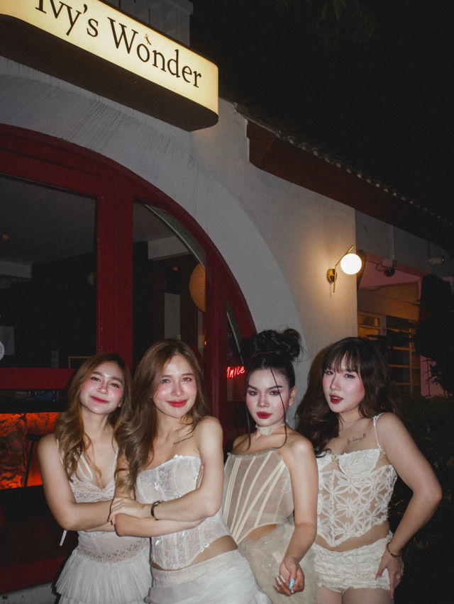 Ivy’s Wonder Wine Bar 🍷👭