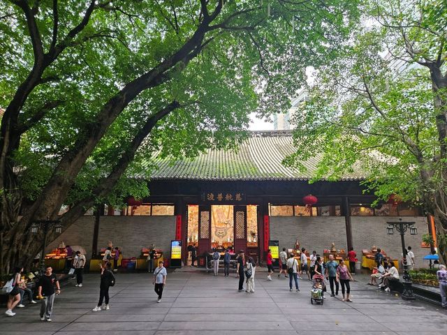 廣州鬧市中的莊嚴大佛寺