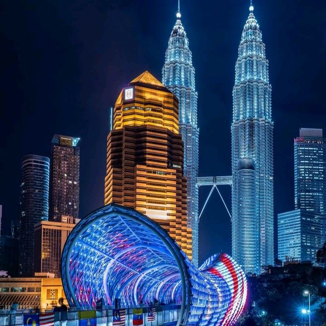 Saloma Bridge - Beautiful skyline of Kuala Lumpur