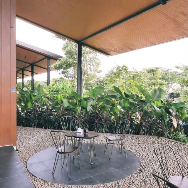THE FIRST FLOOR IS MORE SPACIOUS WITH UNIQUE DECOR