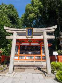 🐶OK✨知ってた？八坂神社に美容水がある✨気になるところに浸すだけ✨この夏ぜひ💫