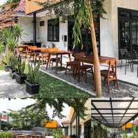 LOCA HOUSE CAFE & RESTO | A COZY COFFEE SPOT IN CENTRAL JAKARTA