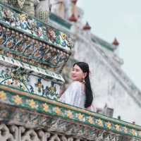 Capture Timeless Beauty: Photo Shoot in Traditional Thai Costume at Wat Arun