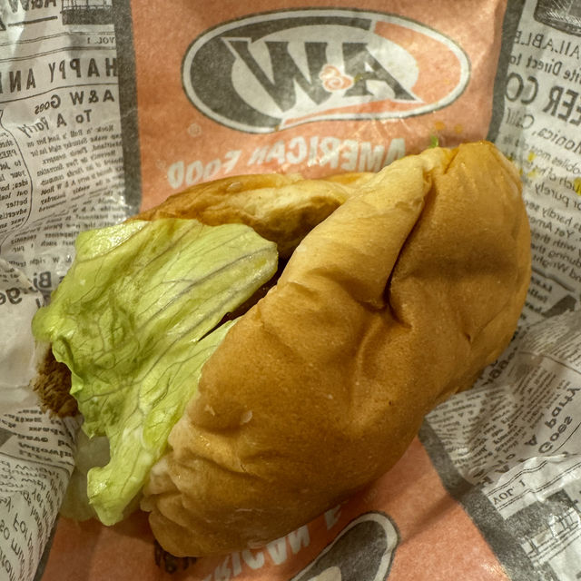Discovering Okinawa’s Culinary Delights at A&W cafe