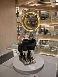 【銀座】大迫力のアートがGINZA SIXの吹き抜けに🐈！！