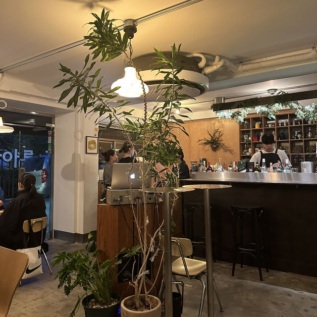 디저트, 커피, 분위기 모두 갖춘 핫플☕️ 모츠커피