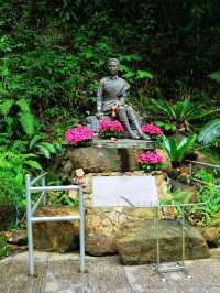 น้ำตกพลิ้วและพีระมิดพระนางเรือล่ม