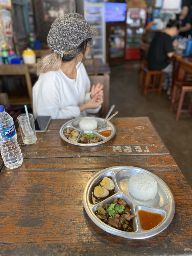 ร้านข้าวขาหมูเชียงคาน | จ.เลย 🏡🚲⛰️☀️